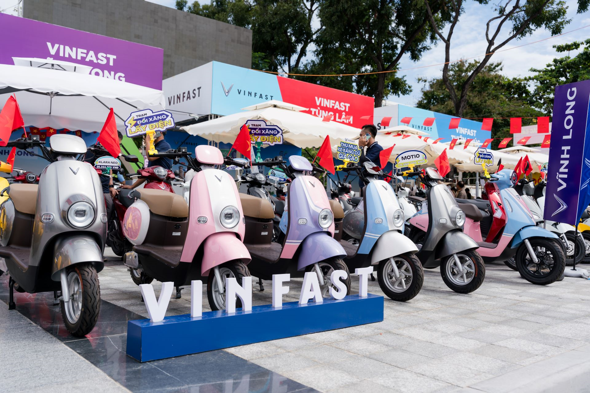 Từ học sinh đến người chạy dịch vụ, xe máy điện VinFast ngày càng phủ kín nhu cầu người dùng

